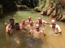 erfrischendes Bad im Fluss, später Pre-Carnaval Show in Belo Horizonte